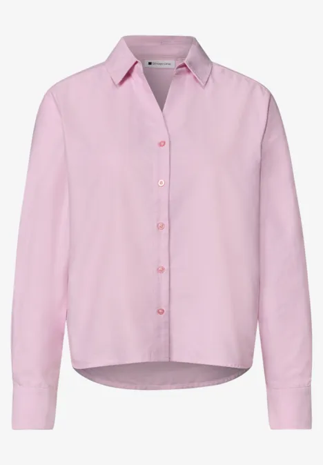 Chemise rose pâle à manches longues, col et boutons sur le devant