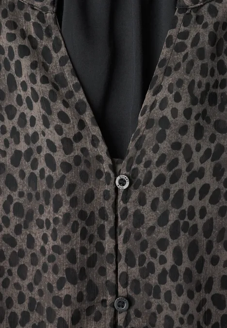 Veste à imprimé léopard gris et noir avec boutons et doublure intérieure noire.