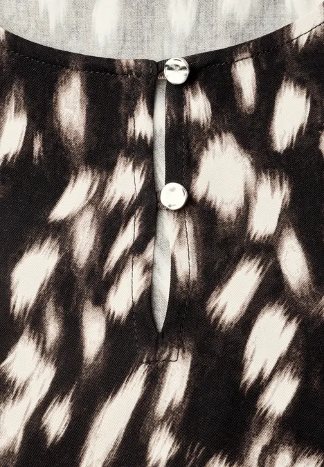 Chemisier à manches longues avec volant et imprimé cerf Black Blouse imprimé animalier noir et blanc avec patte de boutonnage et encolure en V