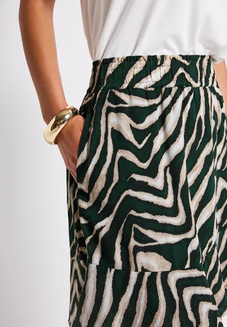 Gemusterter Skort mit Volant pine grove green