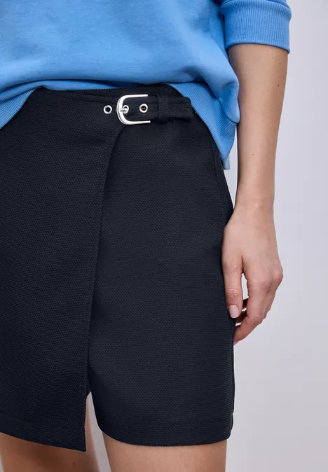 Knielange skort met gesp shadowed navy Knielange skort met gesp shadowed navy