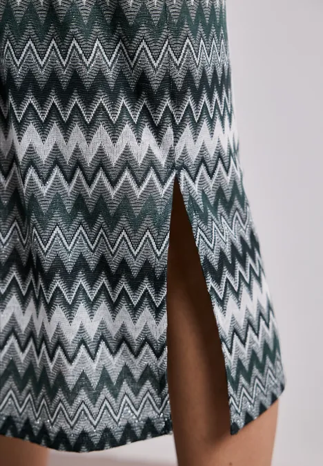 Grüner Zickzack-Strickrock mit seitlichem Schlitz