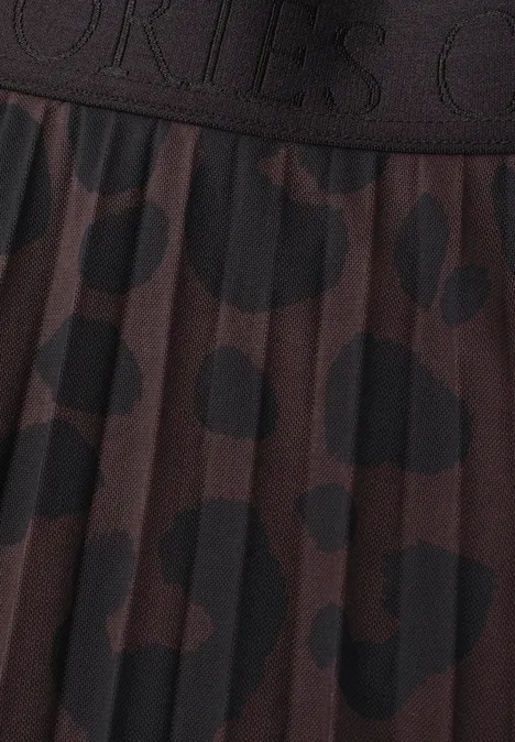 Donkerbruine plooirok met zwarte luipaardvlekken en brede tailleband met logo reliëf