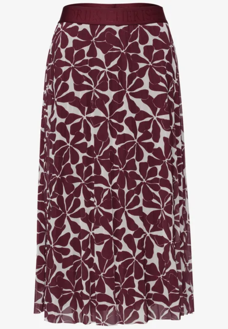 Bordeauxrode geplooide midirok met wit bloemenpatroon.