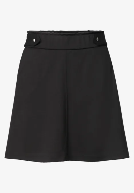Jupe trapèze noire à taille haute, en tissu lisse et légèrement évasée.