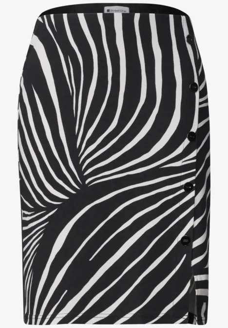 Schwarzer Rock mit weißem Zebra-Muster.