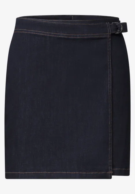 Dunkelblauer Jeans-Minirock mit dezenter seitlicher Schlaufe