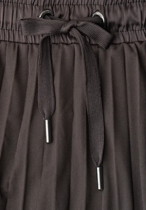 Midirok van mesh met plissé-structuur black coffee Dunkelbrauner, plissierter Rock mit elastischem Bund und dekorativer Kordelzugschleife.