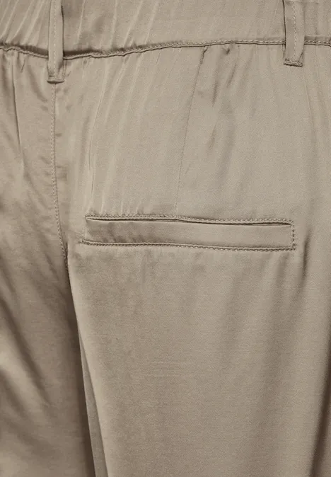Pantalon look satin coupe classique safari beige