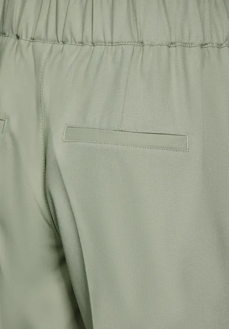 Bermuda Short mit Knöpfen soft moss green