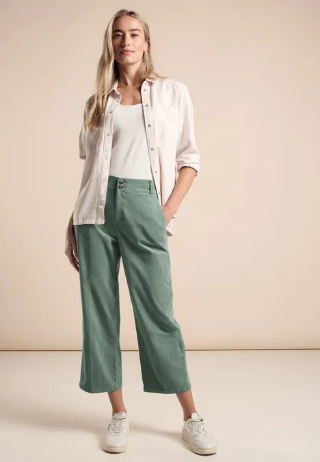 Cordhose im Casual Fit mindful green