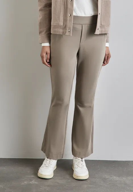 Bootcut Hose driftwood beige
