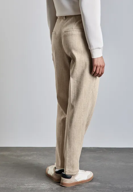 Chino avec détail de boutons honey sand mel.