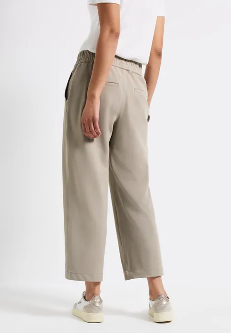 Pantalon droit 7/8 en sergé buff grey