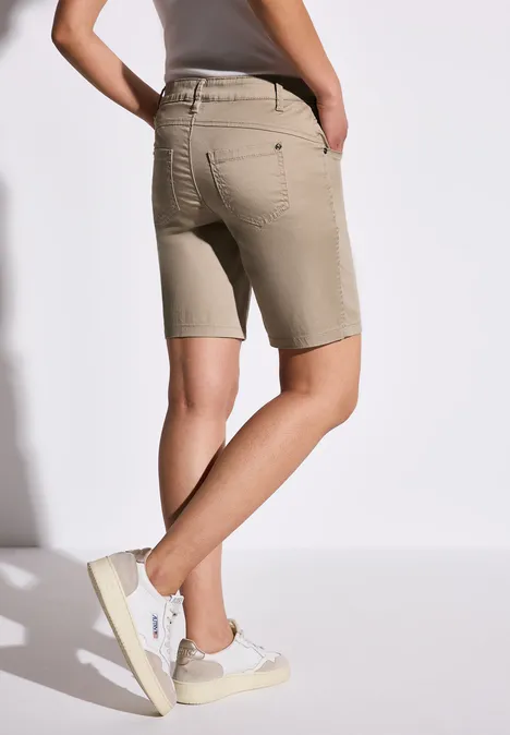 Satin Bermuda mit Zipper safari beige