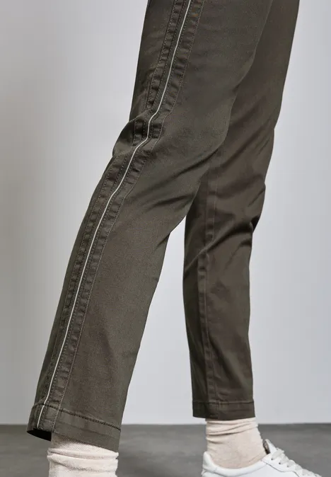 Hose mit Tape-Details muddy brown