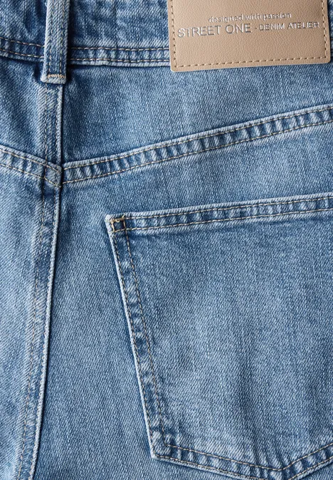 Straight Leg Jeans light blue authentic wash