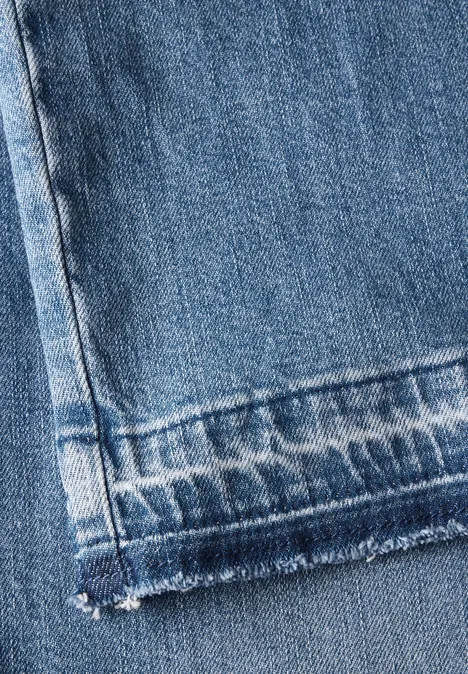 Straight Leg Jeans light blue authentic wash
