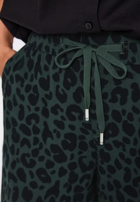 Gemusterte Musselin Hose mid green