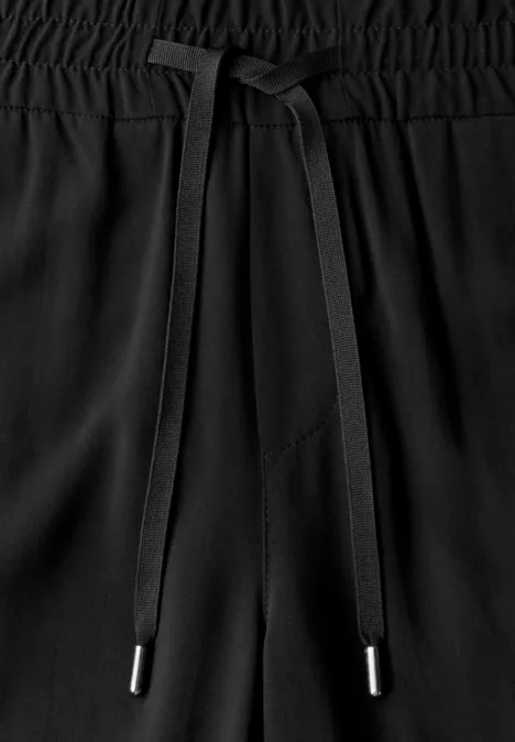 Loose Fit Hose Black