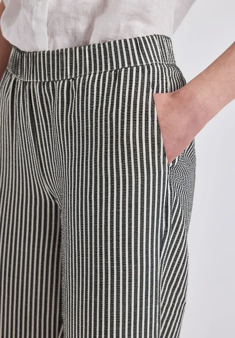 Gestreifte Seersucker Hose Black