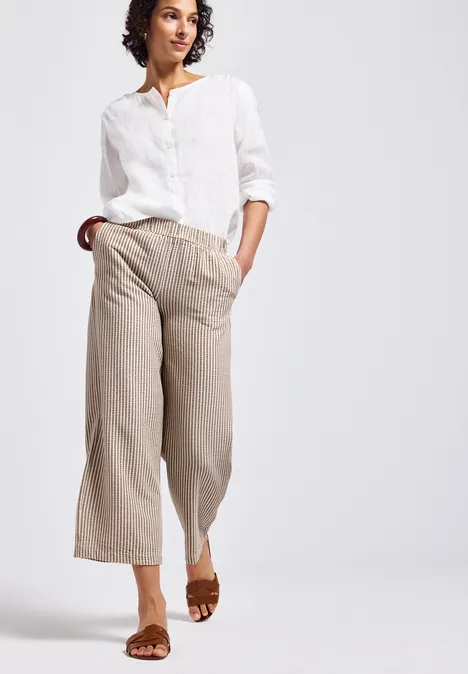 Gestreifte Seersucker Hose safari beige