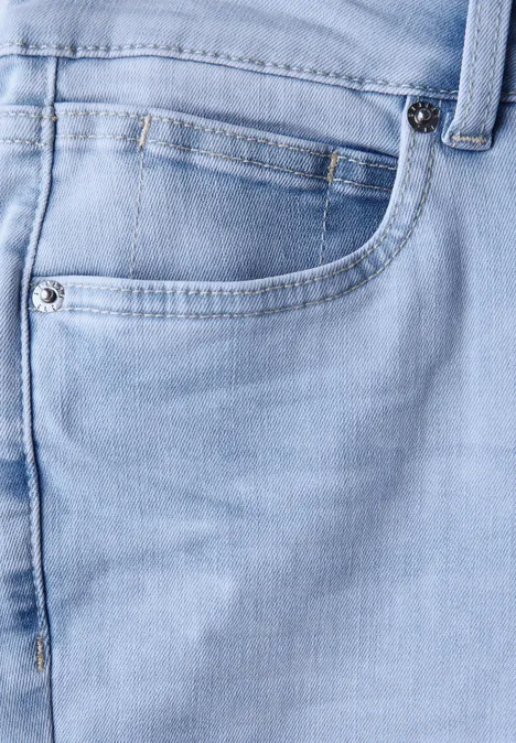 Straight Leg Jeans Ultra Bleach Wash
