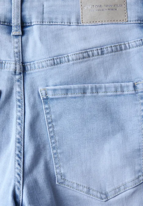 Straight Leg Jeans Ultra Bleach Wash