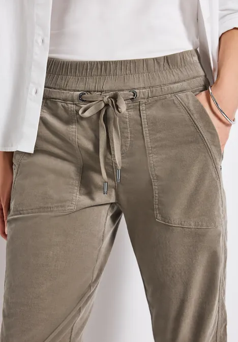 Loose Fit Cordhose bark brown