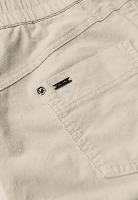 Loose Fit Cordhose malted beige