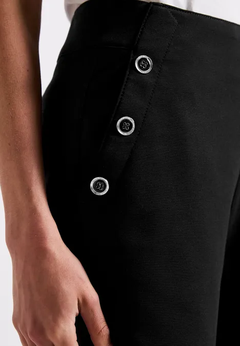 Bermuda mit Knopfdetail Black