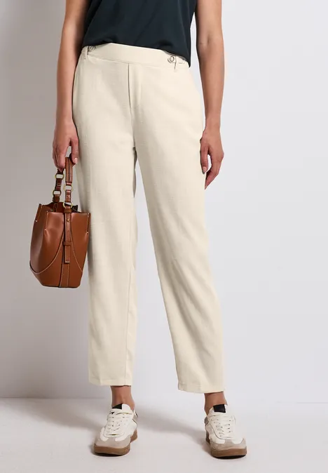 Chino z detalem w postaci guzika silkstone white