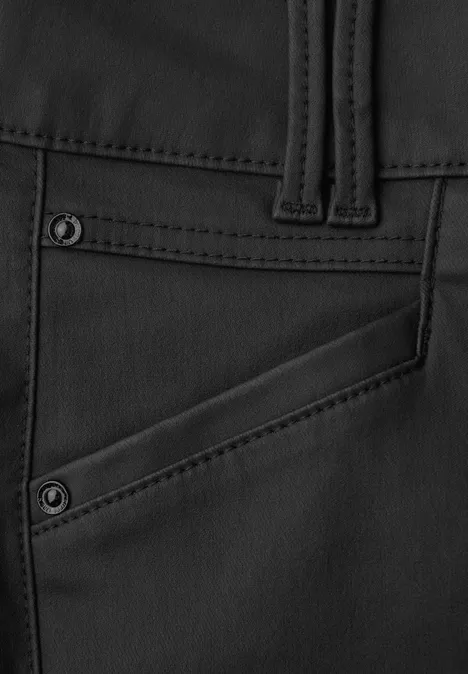 Slim Fit gecoate broek Black