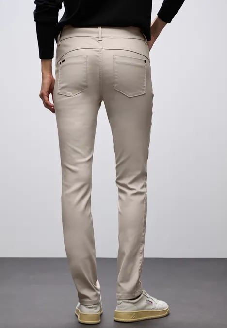 Slim Fit gecoate broek dark moonstone sand