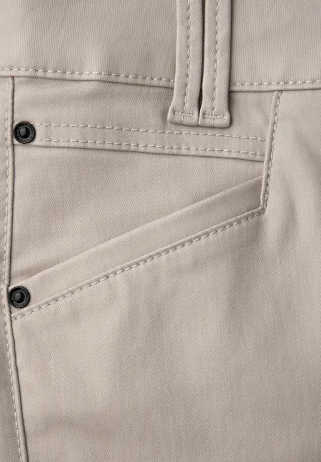 Slim Fit gecoate broek dark moonstone sand