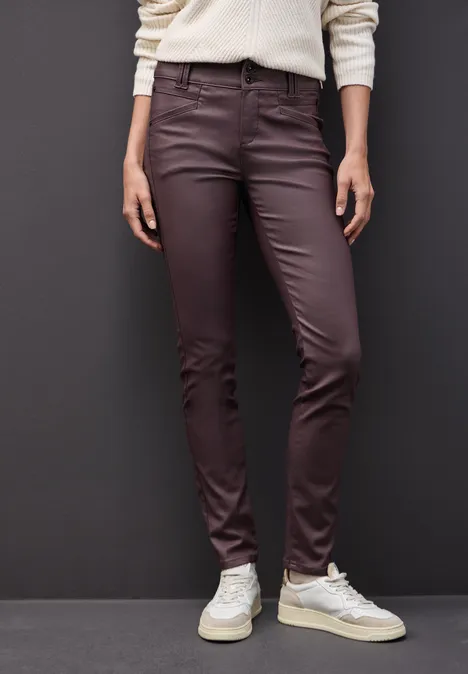 Slim Fit gecoate broek velvet berry