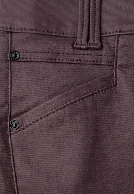 Slim Fit gecoate broek velvet berry