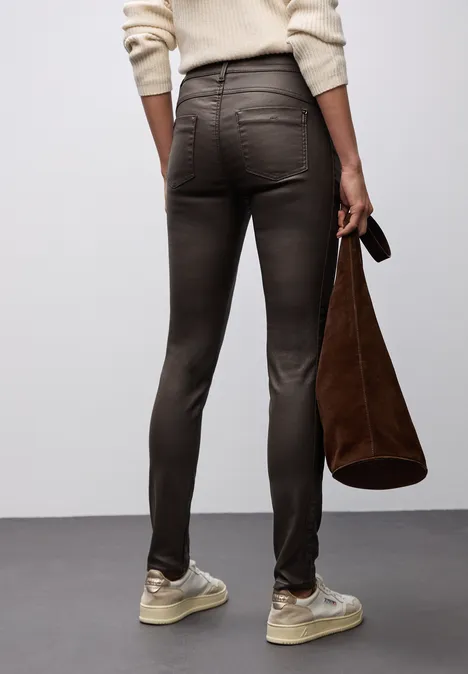 Slim Fit pantalon enduit deep roast brown