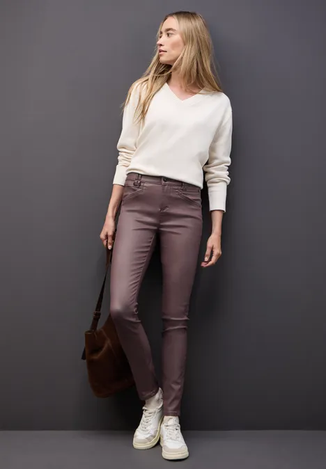 Slim Fit pantalon enduit velvet berry