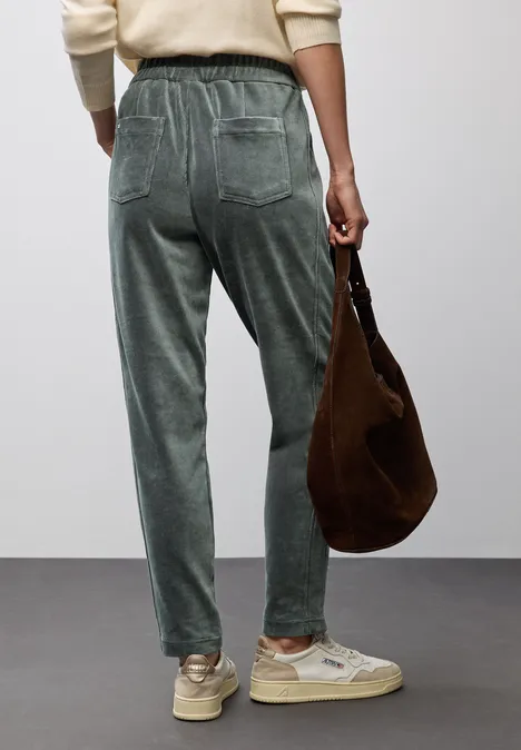 Loose Fit Cordhose balsam green