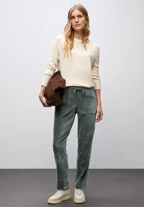 Loose Fit Cordhose balsam green