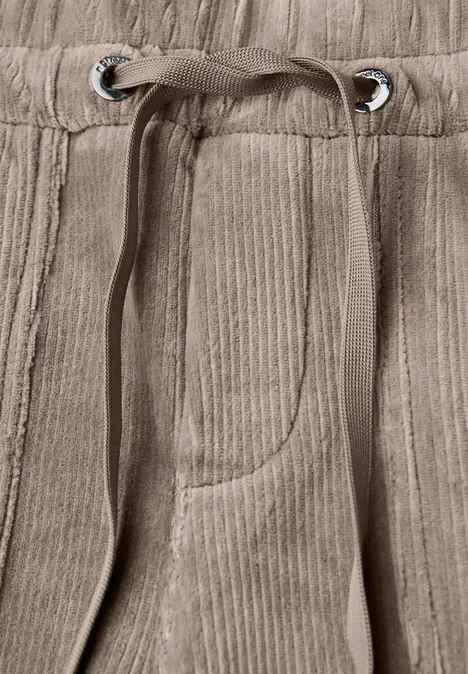 Loose Fit Cordhose silk brown