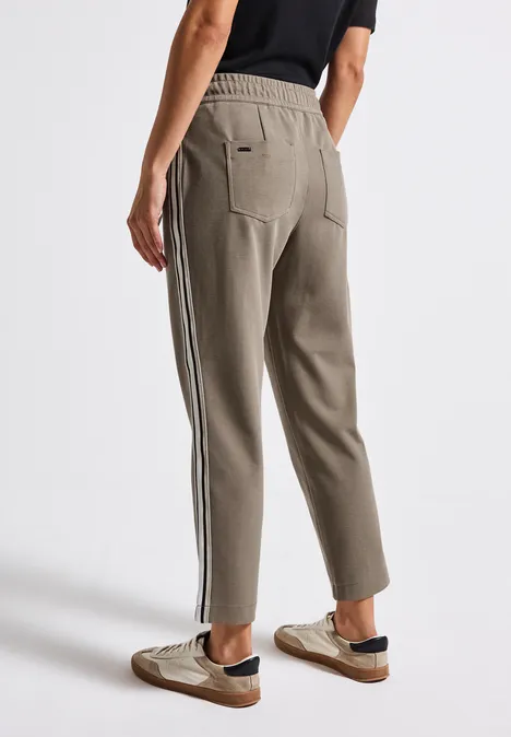 Loose Fit Hose mit Tape bark brown