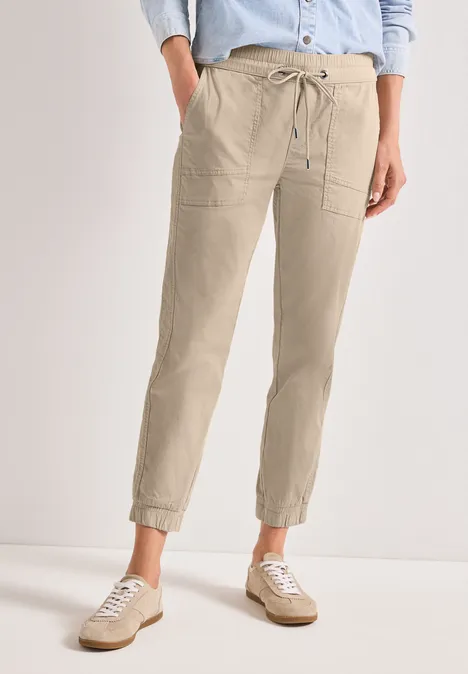 Slim Leg Hose in Papertouch-Qualität cobble stone Hellbeige Leinenhose mit Kordelzug, seitlichen aufgesetzten Taschen und gekrempelten Säumen für lässiges Outfit.