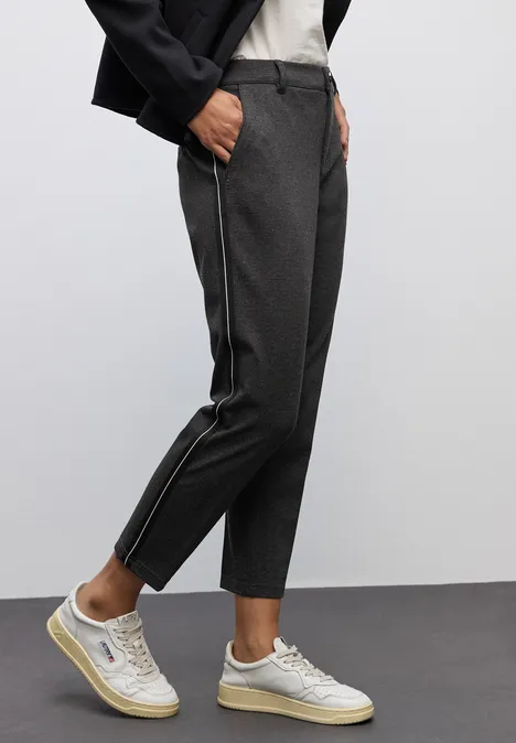 Chino mit Tapedetails Black