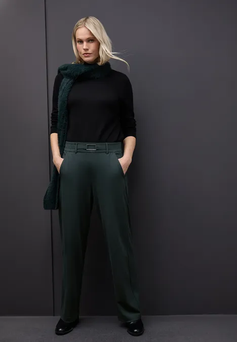 Broek met rechte pijpen en details evernight green