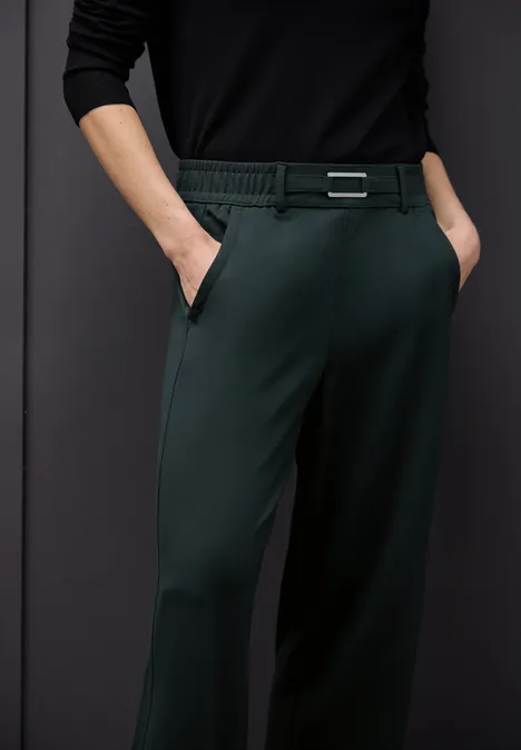 Broek met rechte pijpen en details evernight green