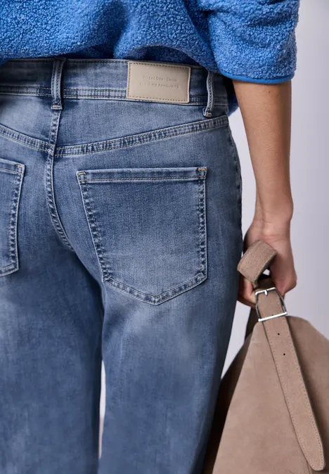 Straight Leg Jeans Light Blue Wash