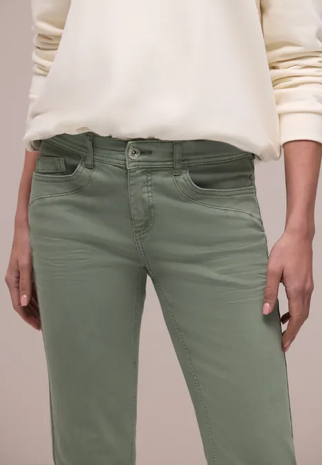 Mid Waist Straight Leg Jeans dans le Slim Fit Sage Green Washed
