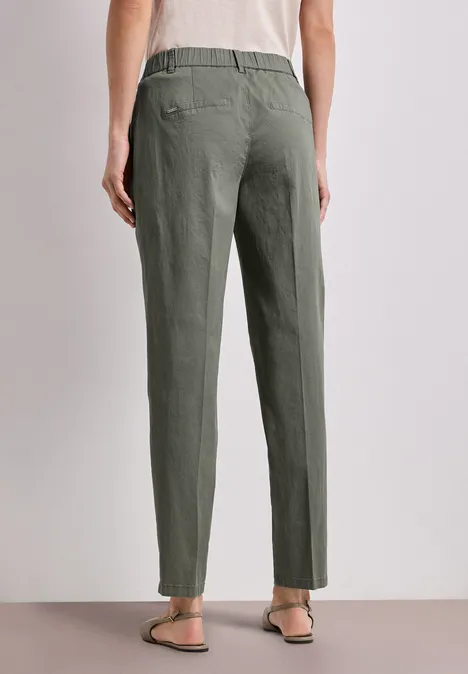 Casual fit chino's in een zachte stof dusky green Casual fit chino's in een zachte stof dusky green